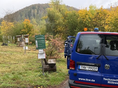 Blau-weiß sind die dominierenden Farben am Glockenturm